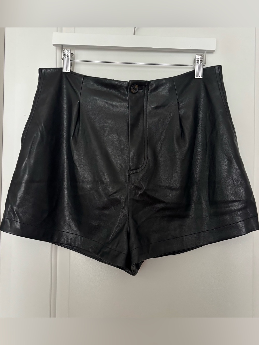 Avec les Filles faux leather shorts pleated black Large rock edgy indie